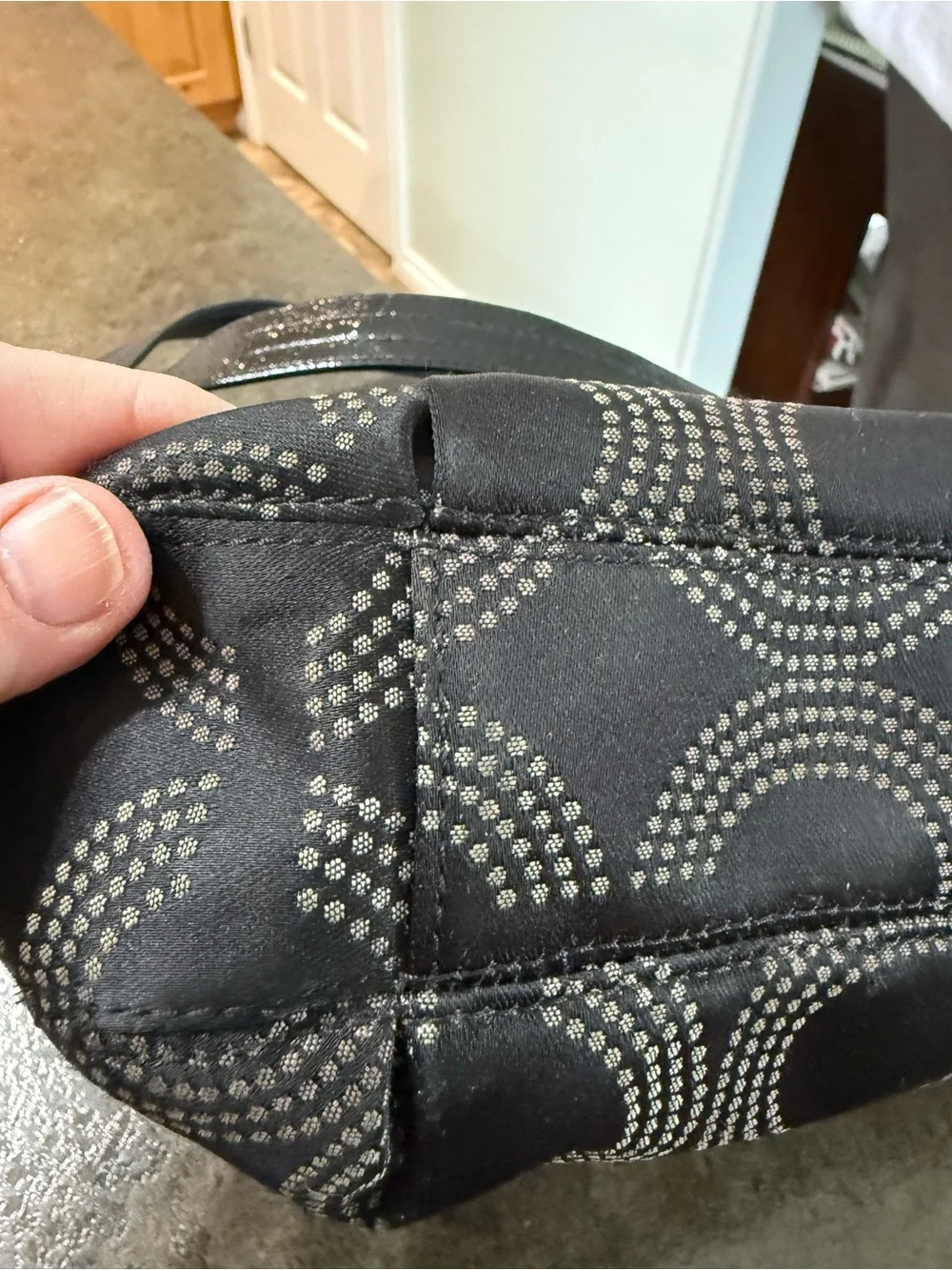 Coach Ashley Dotted Op Art Blk Sig C shoulder or crossbody bag - Picture 13 of 13